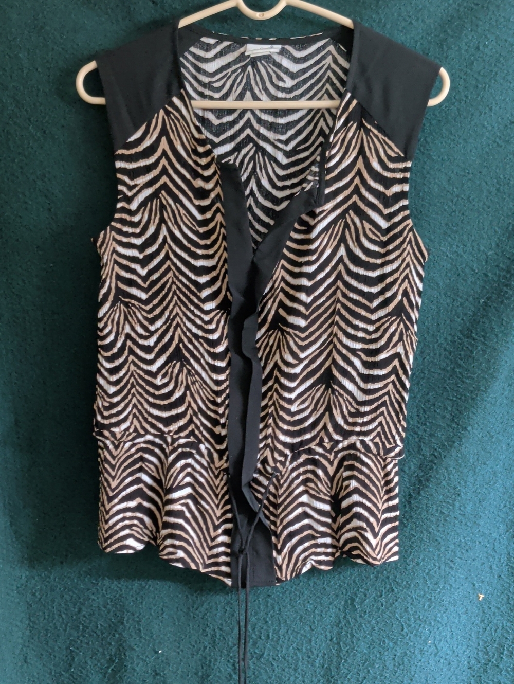 Jaclyn Smith Black & Cream Zebra-Print Ruffle Peplum Camisole